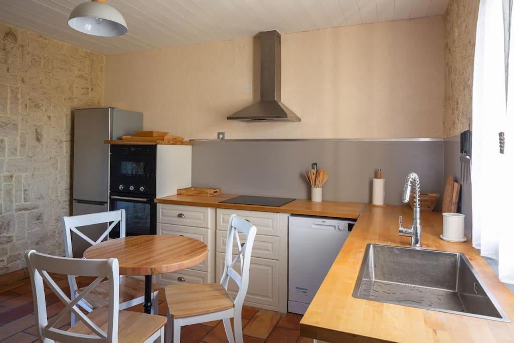 Mas Provencal De 120M2 En Camargue, Avec Piscine Et Parking Inclus, Ideal Pour Des Vacances アルル エクステリア 写真